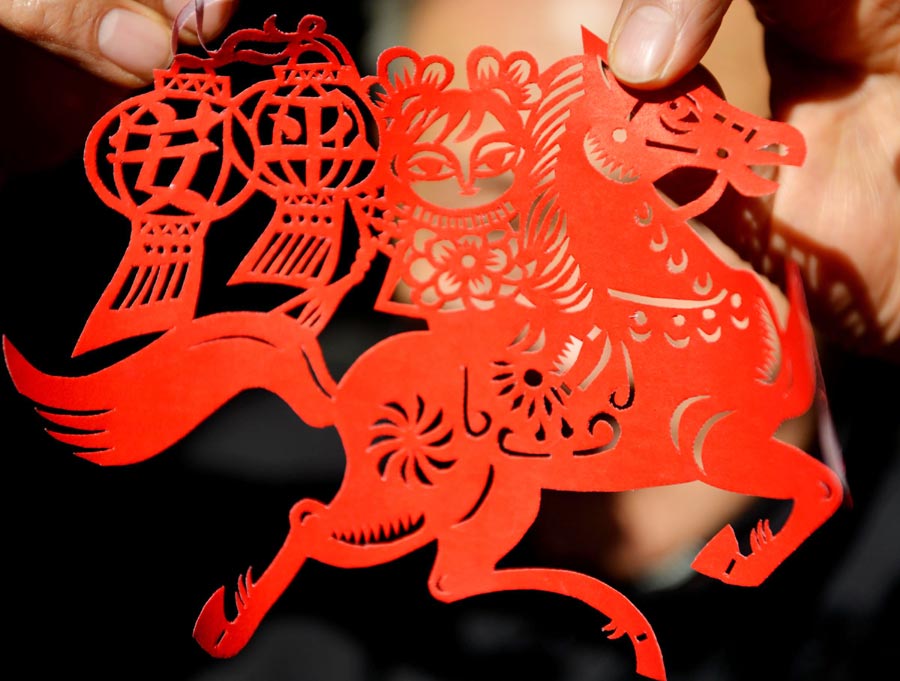 Paper cutting welcomes the year of the Horse 2014.